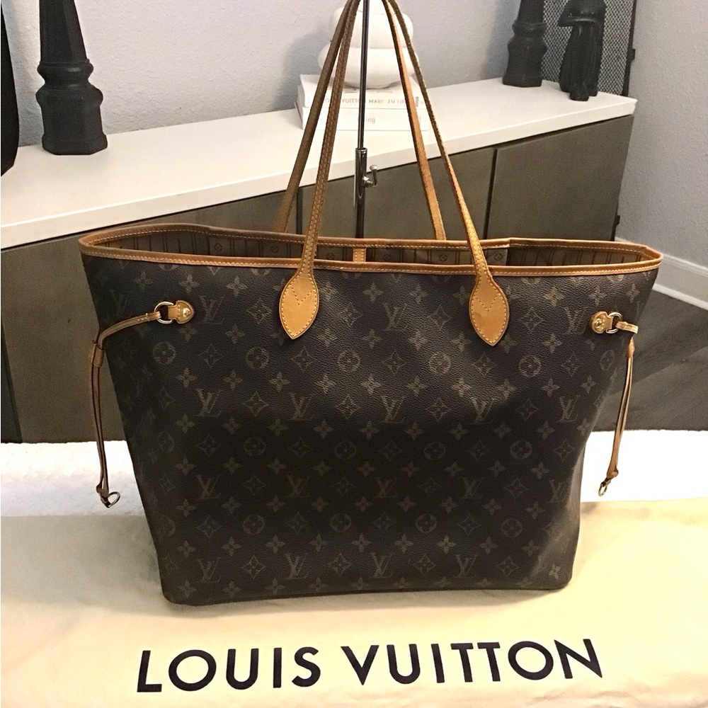 🔶🔶Louis Vuitton GM..Neverfull..GM Monogrammed Bag🔶🔶